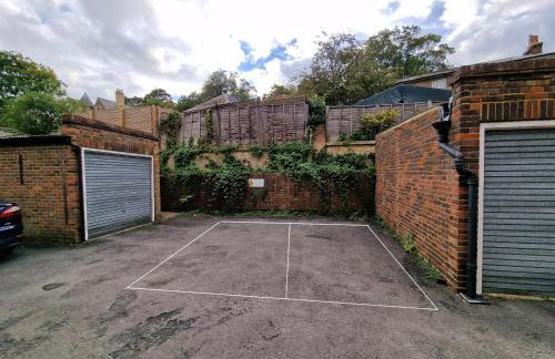 Millmead Apartment in central Guildford with parking - Photo 28