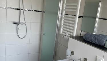 Ferienwohnung mit Fußbodenheizung nahe Messe, gratis Parkplatz und Abstellplatz E - Bike - Foto 3, towels, Shower