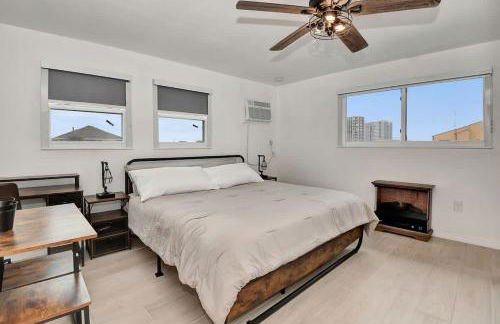 Modern King Suite #12 - Steps to Beach - Foto 1