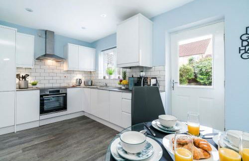 Progressive House 5 Bedrooms Inc Study with Sofabed, Garden, Smart TV in Every Bedroom FREE Parking - Foto 5