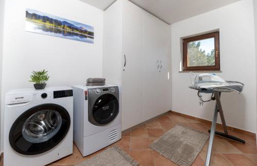 Modern Villa San Martino Heated Pool, Jacuzzi & Privacy - Foto 33