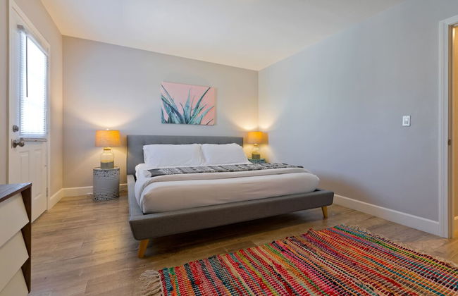 Modern Home w Private Pool Spa Pets Welcome - Photo 34