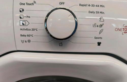 Platz für 8 Pers - C4S Come4Stay Monteure "InnArt" Boxspringbett Einzelbett Töging am Inn, Parkplatz, WLAN, Balkon, Smart TV, voll ausgestatteter Küche, Waschmaschine - Foto 27