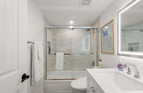 Serenity Shores Renovated Top Floor Condo w Stunning Ocean Views - Foto 30