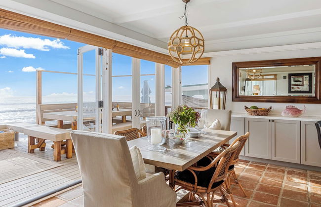 Unbeatable Beachfront Bliss w/ Ocean Views, Luxe Interiors & Patio Beach Road - Foto 3