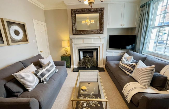 Dolls House - Luxury Townhouse - From 400 Per Night - Photo 39