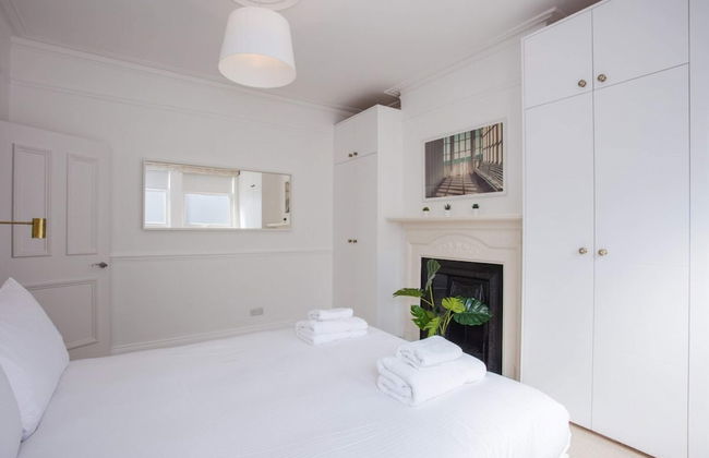 Stylish & Modern 3 Bed Flat in NW London With Garden - Foto 6