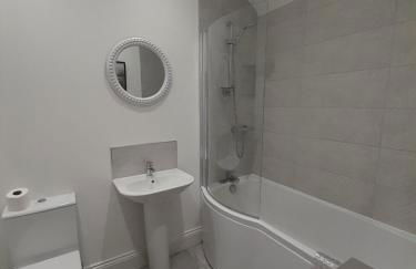 The Stables a Contractor Family 2 bed Town House in Central Melton Mowbray - Photo 6