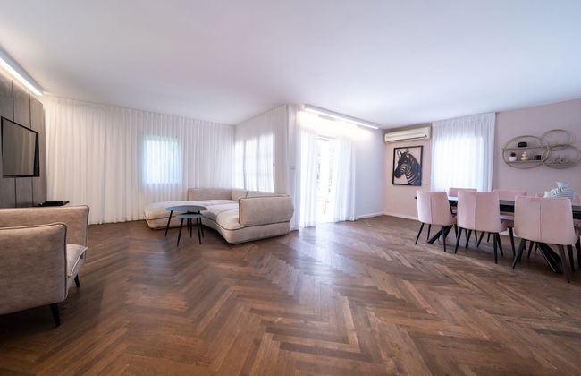 Spacious 4BD House w Pool in Hezliya - Foto 18