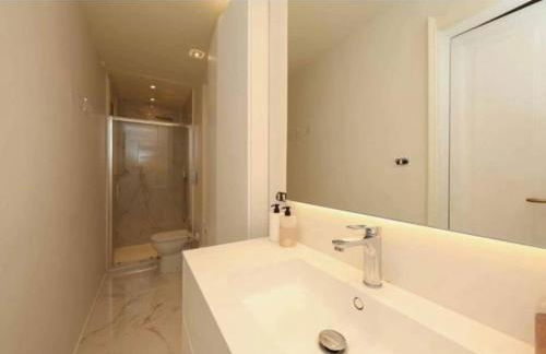 Milan Porta Venezia Shopping, metro, and comfort - Photo 12