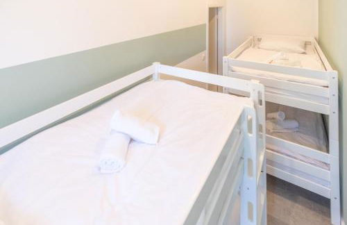 Big apartments, big bathrooms, single beds, perfect for groups - Foto 18