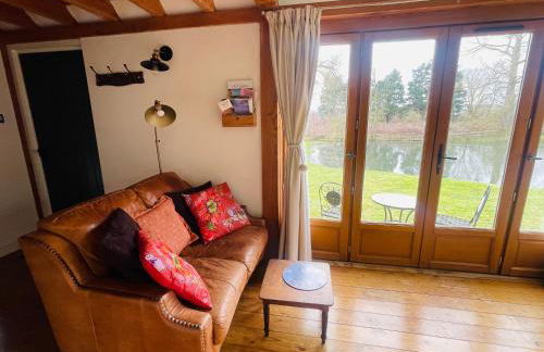 The Barn cottage with hot tub overlooking the lake - Foto 11