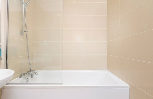 Skyvillion 2bed Enfield Flat W Balcony - Parking - Foto 20