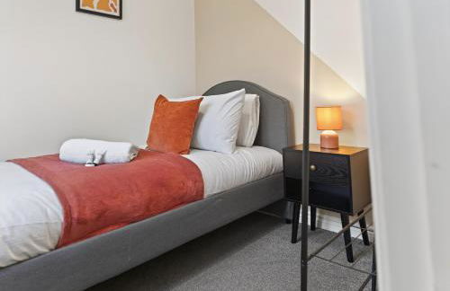 NEW! Large 5BR 2BA Home Leamington Spa Driveway Garage Parking WI-FI - Photo 37