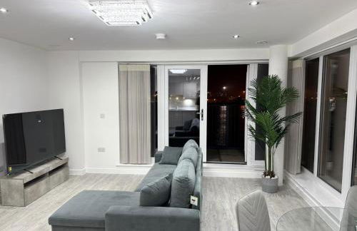 Serenity Waterfront 2 Bed Apartment - Foto 33