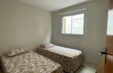 Apartamento em Poços - Varanda com Churrasqueira - Foto 12