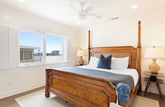 Shoreline by Avantstay Spectacular Beachfront Home w/ Fire Pit, Spa & Pool Table - Foto 32