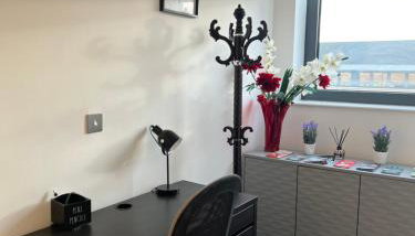 Stylish 2 bedrooms, 2 bathrooms with workspace in Milton Keynes - Foto 2