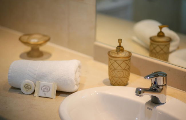 Atlantic Ocean Pool Apartment - Photo 15