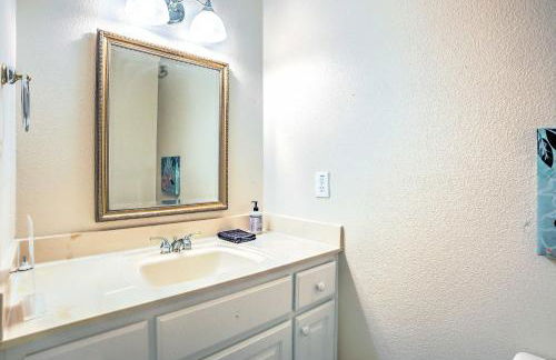 Beautiful Montgomery Home with Lakefront Deck! - Foto 30