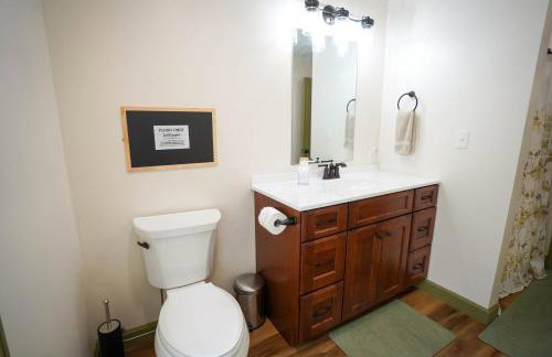 Historic Sears River Home (Main Level) on 10 Acres - Foto 60