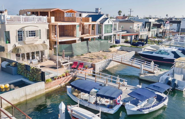 Canalfront Charmer by Avantstay Waterfront w/ Shared Dock + Hot Tub - Foto 45