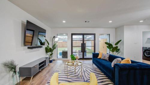 5-BD Modern Central Getaway w Hot Tub - Mins to DT - Foto 4