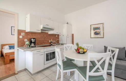 2 Bedroom Awesome Apartment In Labin - Foto 6