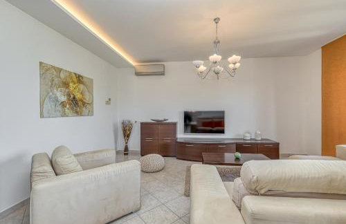 Silvia II with Private Pool - Foto 8