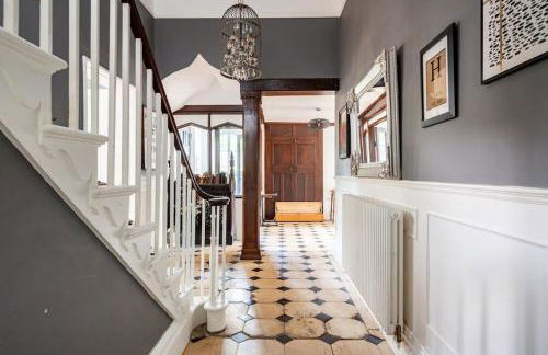 Cotswold Cheltenham, whole house with hot tub - Photo 55