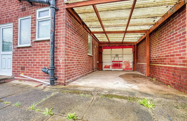 Modern 3 Bedroom 2 Bath Hse with Parking - Foto 30