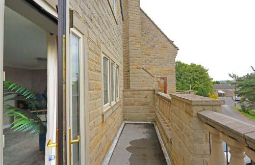 Spacious Dewsbury Home, 8 beds, sleeps 10, Free Parking and Wifi, 3 TVs, Close to motorways - Foto 32