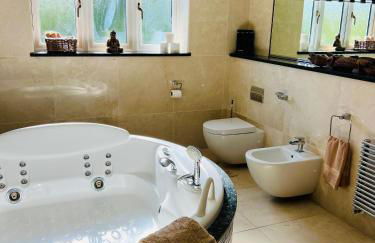 Stratford-upon-Avon 4BR Family Mansion on 1 acre with Pool, Gym & BBQ! - Foto 25