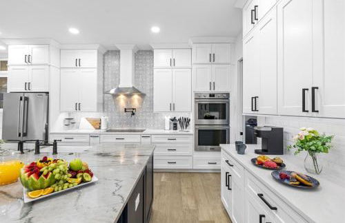 2 Million Villa Heated Pool w Luxury Spa 6BR & 6BR Waterfront by Canal - Foto 21