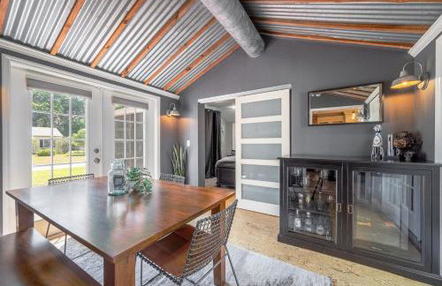 Charming 3BR Home Near DT with King Bed and Fire Pit - Foto 12