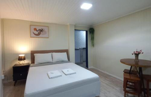 Suíte Aconchegante em Hospedaria no Centro - Photo 2