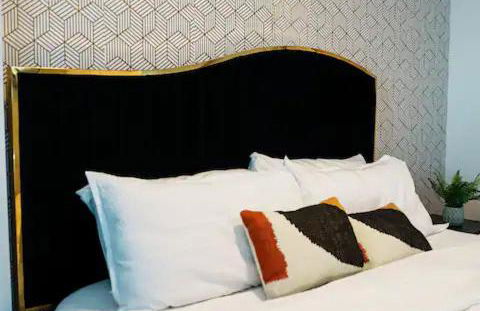 High-Rise Apartment with Panoramic Skyline Views - Foto 11