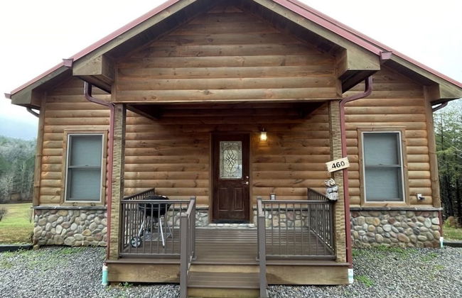Charming cabin with an Amazing view! - pet and motorcycle friendly! 2 Bedroom Cabin by RedAwning - Foto 1