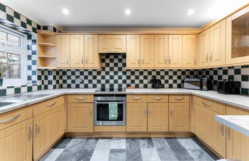 Purley House-Sleeps 8-Near Gatwick-Games Room - Foto 25