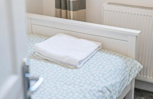 Awesome Coventry Home for Business Contractors and Suitable for families with Free Parking 14mins from NEC - Foto 5