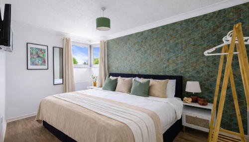 Stylish Duplex Apartment - Close to City Centre - Free Parking, Balcony, Self-Check-In, Fast WiFi and Smart TVs by Yoko Property - Foto 2