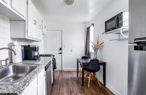 Jungle House Columbus Downtown Free Parking Sleeps 6 - Steps to Convention Center & Nationwide Arena - 1BR Short North Luxury Home - Over 5,800 Five Star Stays - Foto 4