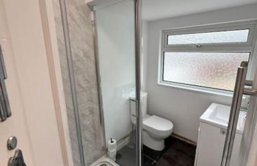 Live Like a Local in Barry, 4-Bed Home Near the Beach, Dog-Friendly, with all the Gavin & Stacey Charm! - Foto 12