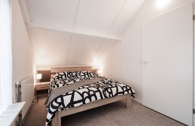 Lush Bungalow in Beek Gem Montferl& with Hot Tub - Photo 3