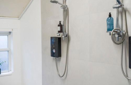 #111 New Farm with hot tub and Sauna - Sleeps 18 - Near Elmore Park - " Perfect for Contractors and Families - Parking space for 10 cars" - Foto 57