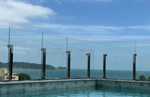 Apto com piscina aquecida perto do mar - Foto 1