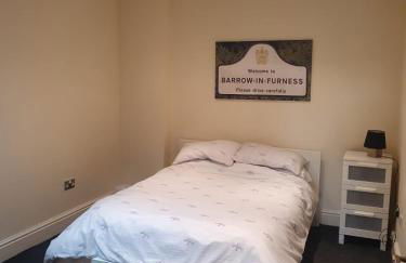 Spacious 2 bed appartment next to BAE with spa bath - Foto 9