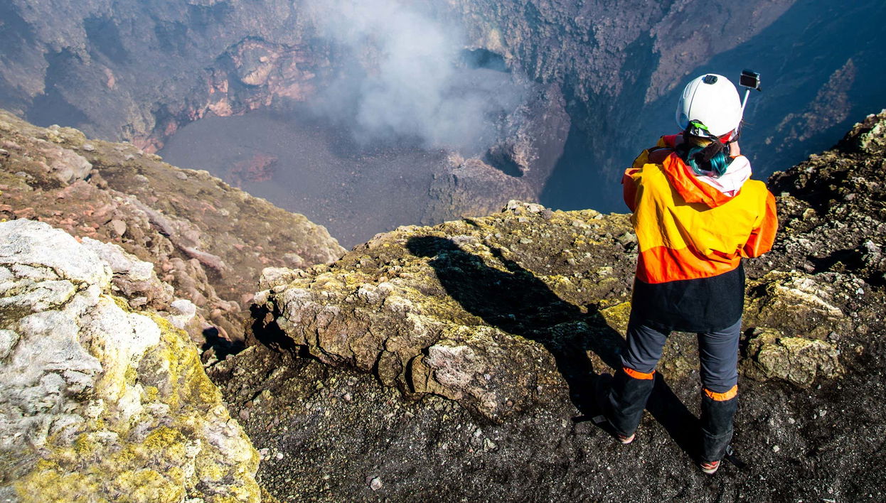 Trekking por los cráteres parásitos