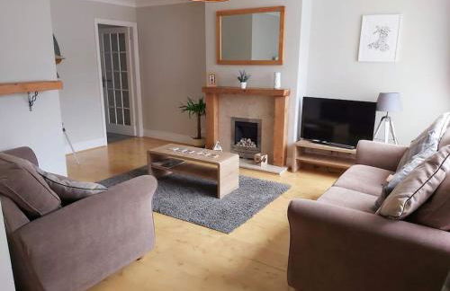 Croeso; Cosy and ideally located for mountains and beaches - Photo 3