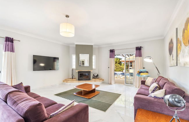 Villa Amendoeira in Olhos de gua - Foto 11